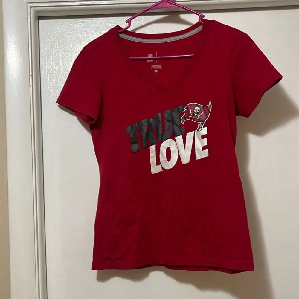 Nike Tampa Bay Buccaneers shirt medium Ladies
